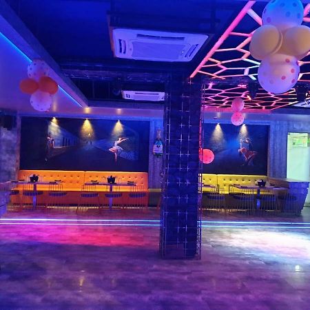 Virat Ambe Sports Club Hotel Ulhasnagar ภายนอก รูปภาพ