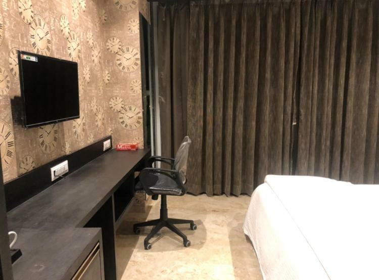 Virat Ambe Sports Club Hotel Ulhasnagar ภายนอก รูปภาพ