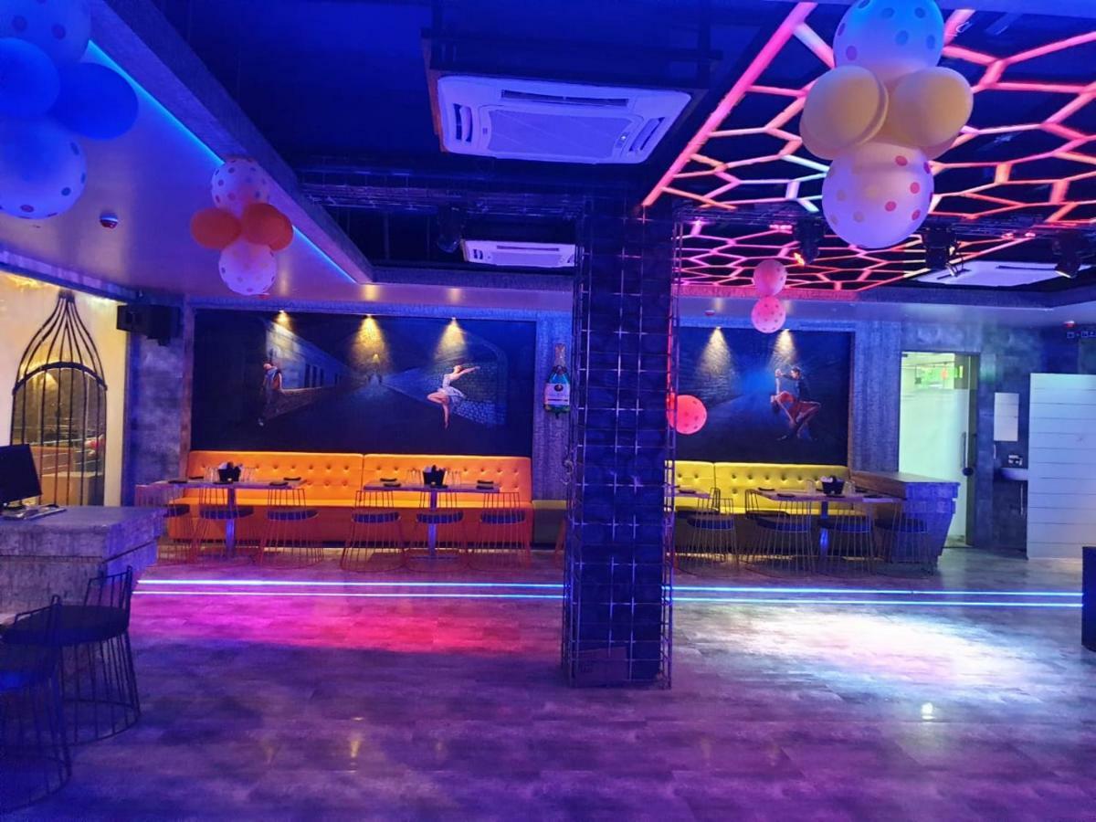 Virat Ambe Sports Club Hotel Ulhasnagar ภายนอก รูปภาพ